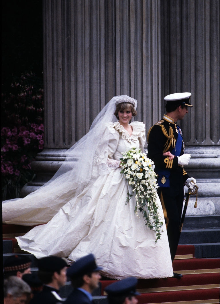 принцеса Даяна сватбена рокля