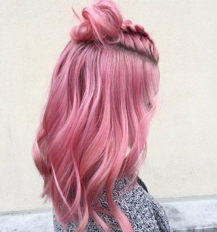 розова коса с кок