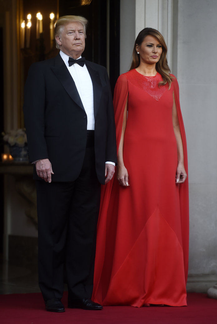 червената рокля на Мелания Тръмп