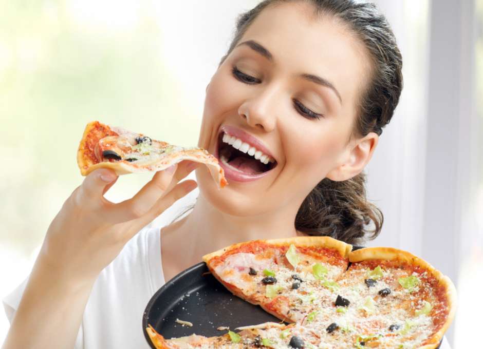 жена с пица