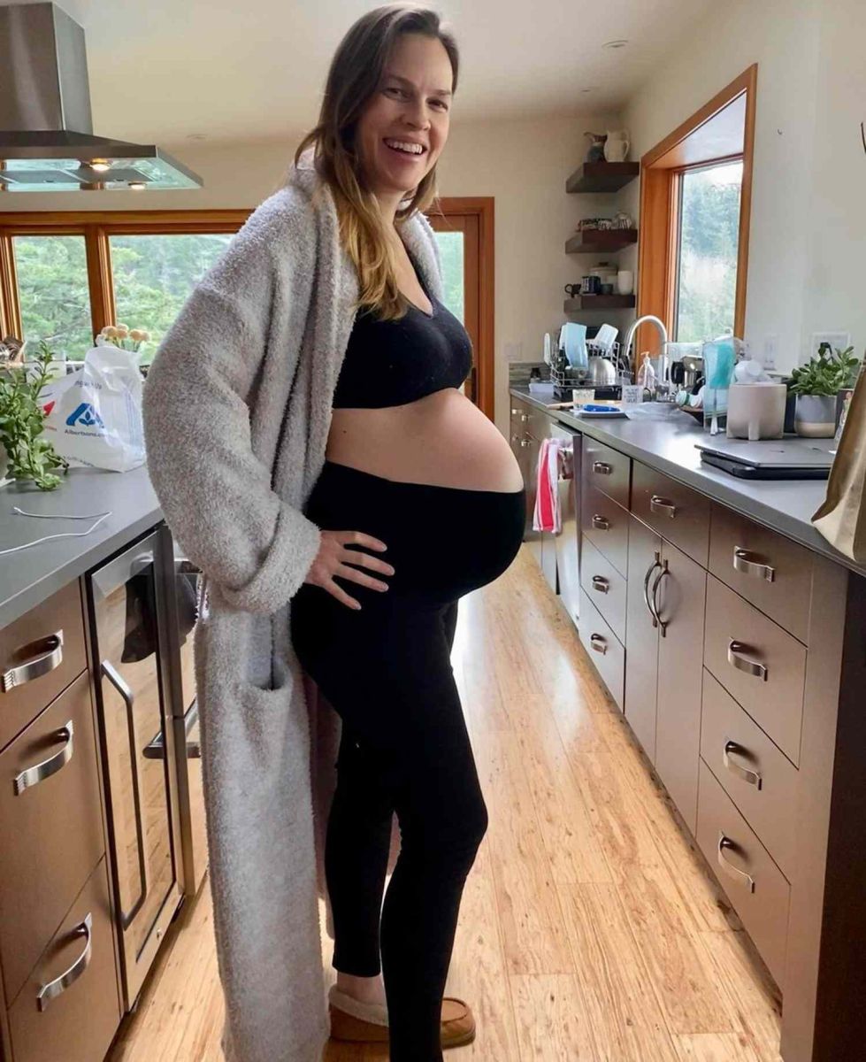 Хилари бременна