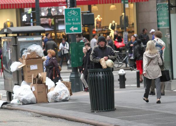 бездомник на улицата