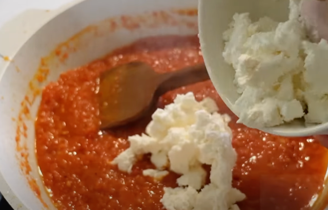  доматен сос със сирене 