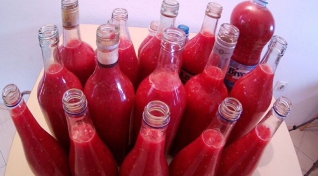 доматен сос в бутилки