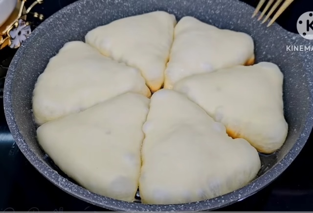 мекици в тигана