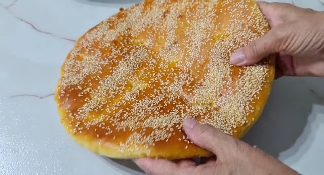 бъркана сусам погача