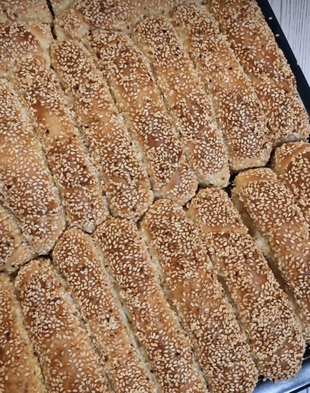 сусамени кифлички