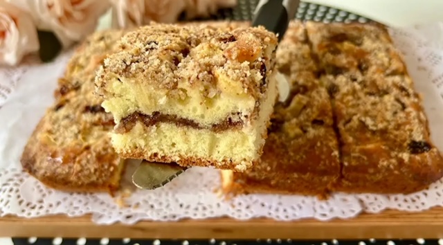  парче сладкиш с ябълки 