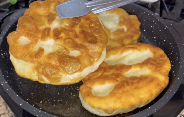 мекици в тигана