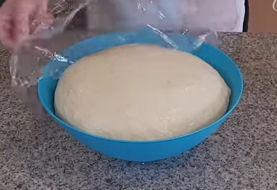 втасало тесто козунак