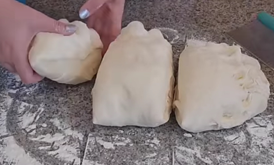 разделяне козуначено тесто