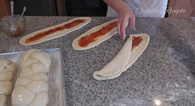 тесто с конфитюр