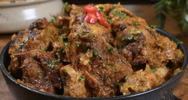 Месо със зеле на фурна