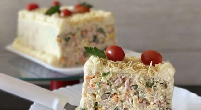 солена торта разрез