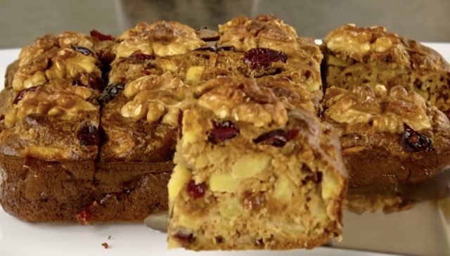 парче сладкиш с ябълки