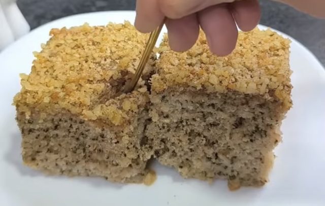 парче орехов сладкиш