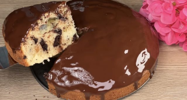 парче сладкиш с глазура