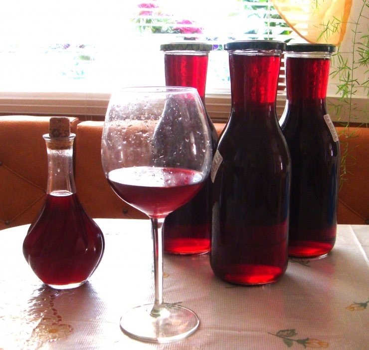домашно червено вино