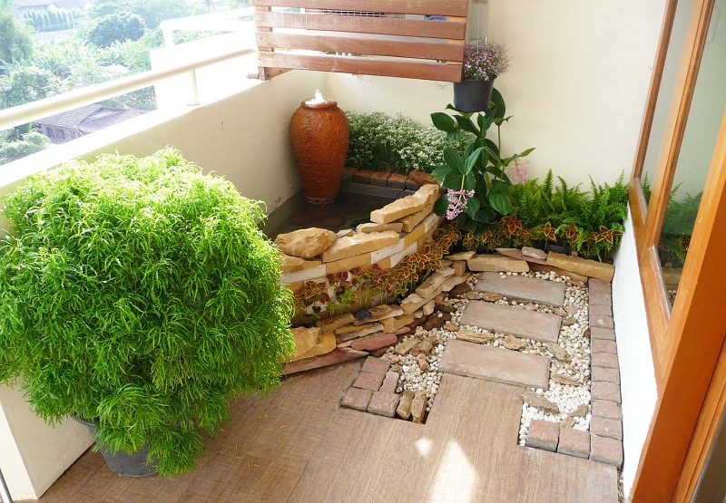 балкон с каменна градина