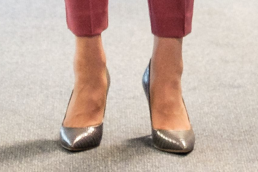 Кейт сребърни обувки