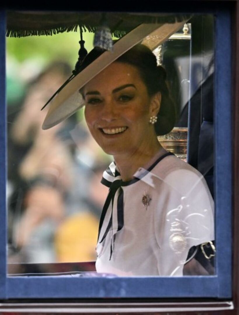  Кейт Мидълтън в карета 