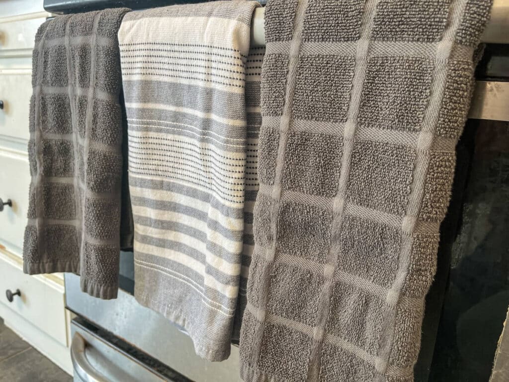 чисти кухненски кърпи