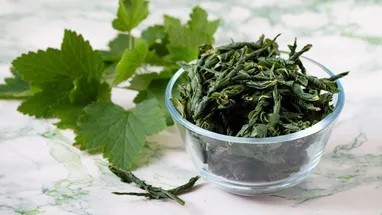 сушен лозов лист