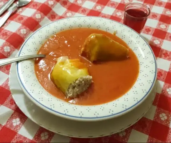 пълнени чушки в доматен сос