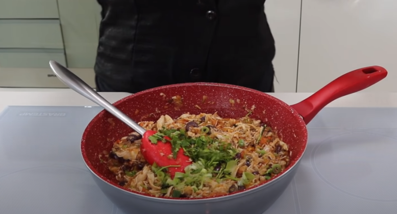  пиле със зеленчуци в тиган 