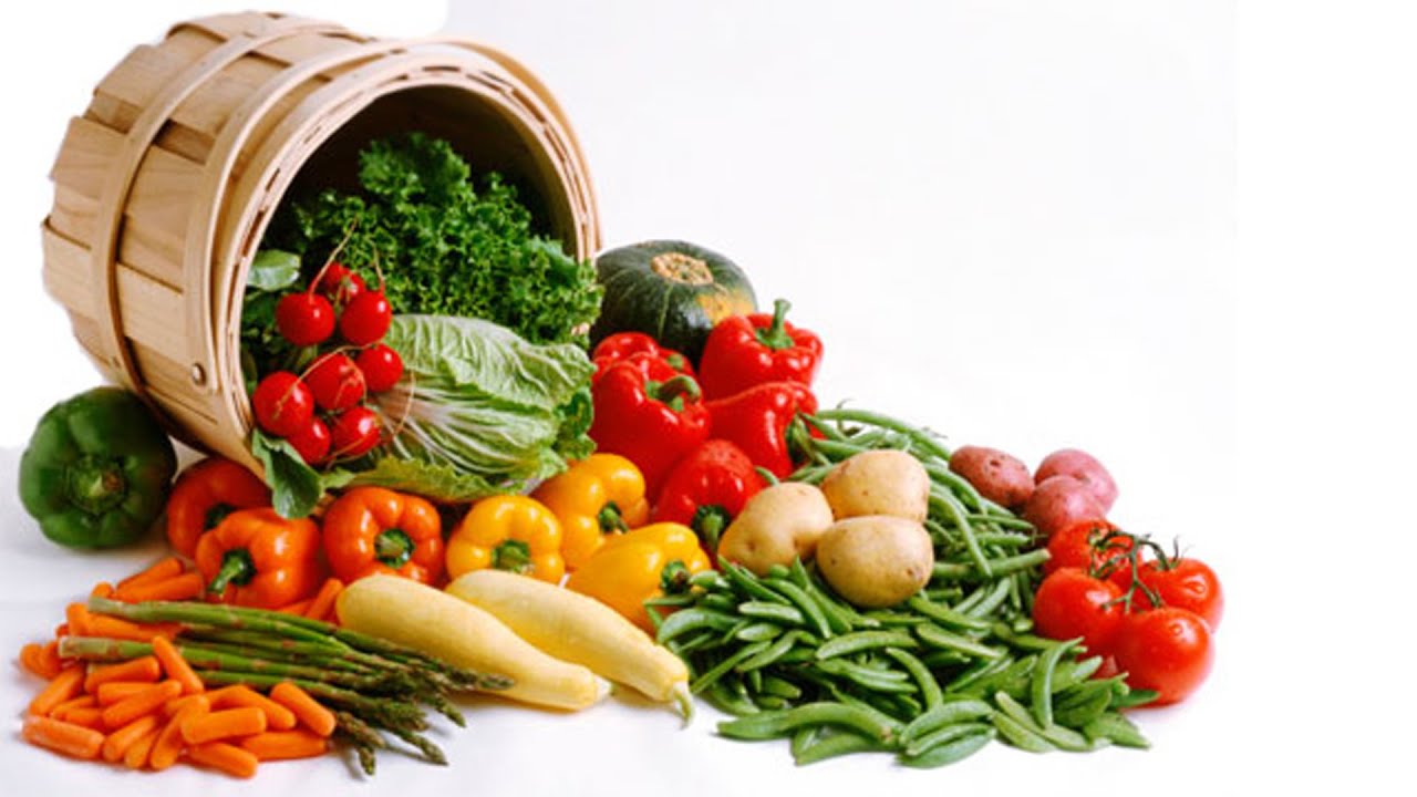плодове и зеленчуци в кошница