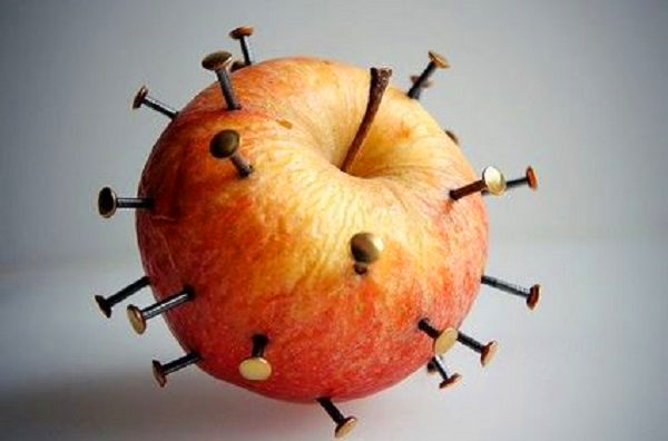 пирони в ябълка
