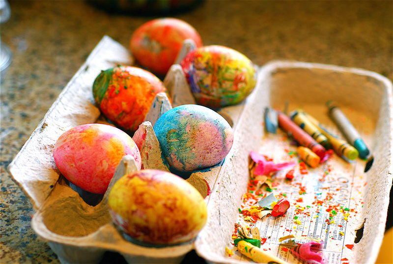 яйца с пастелени бои