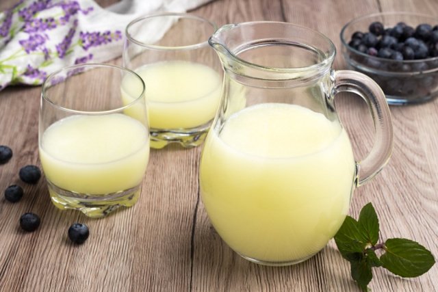 суроватка в чаша