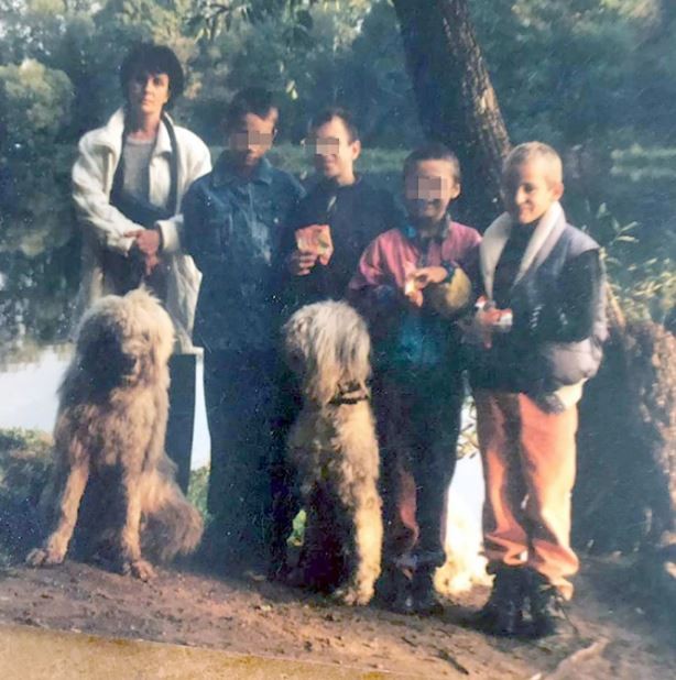  момче и кучета 