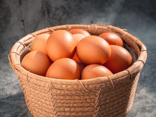 кошница пресни яйца