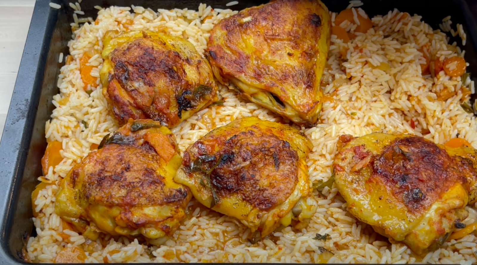 пиле с ориз и вкусен сос