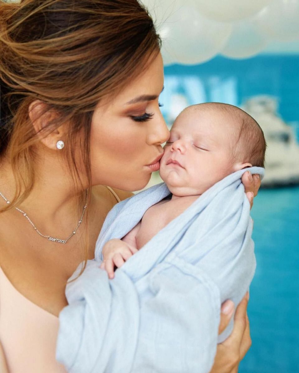 Ева Лонгория в забавна фотосесия с бебето