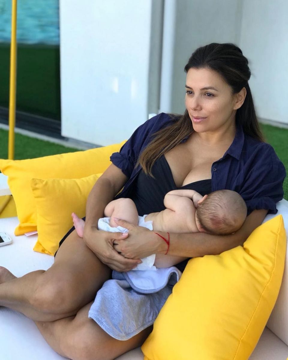 Ева Лонгория с бебето си на ръце