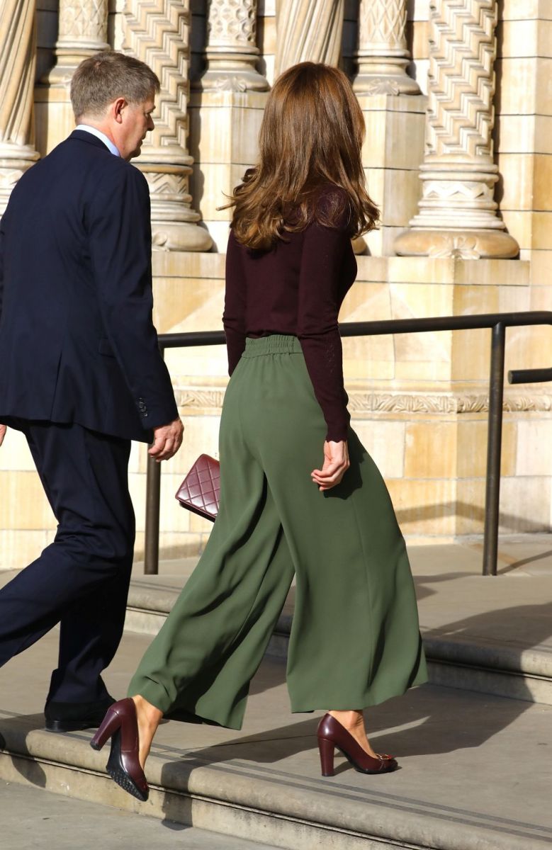 Кейт Мидълтън маслинен панталон