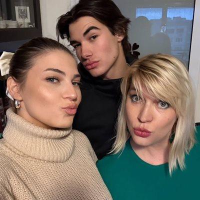 Никола Цолов майка сестра