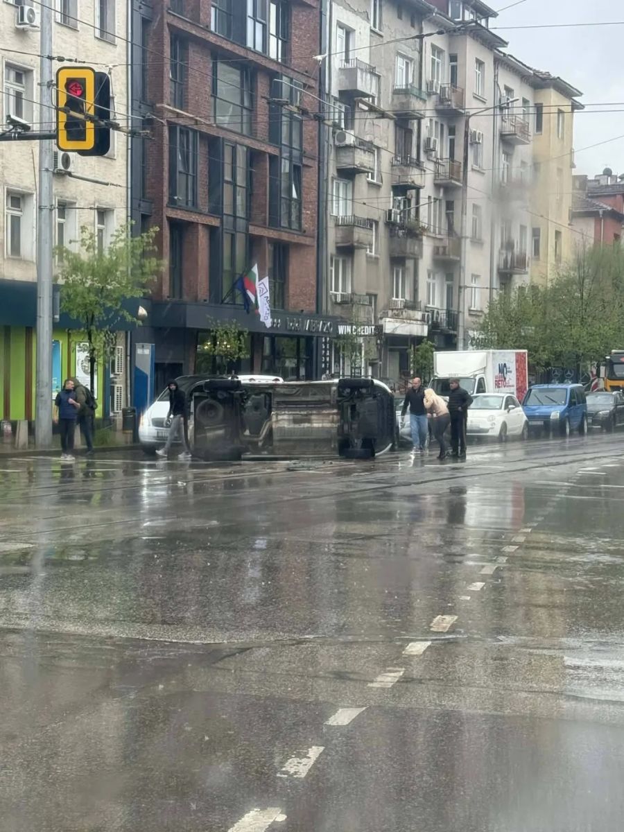 линейка се преобърна в София