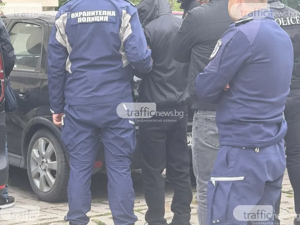 мъж с качулка