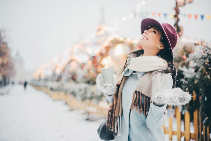 жена в снега