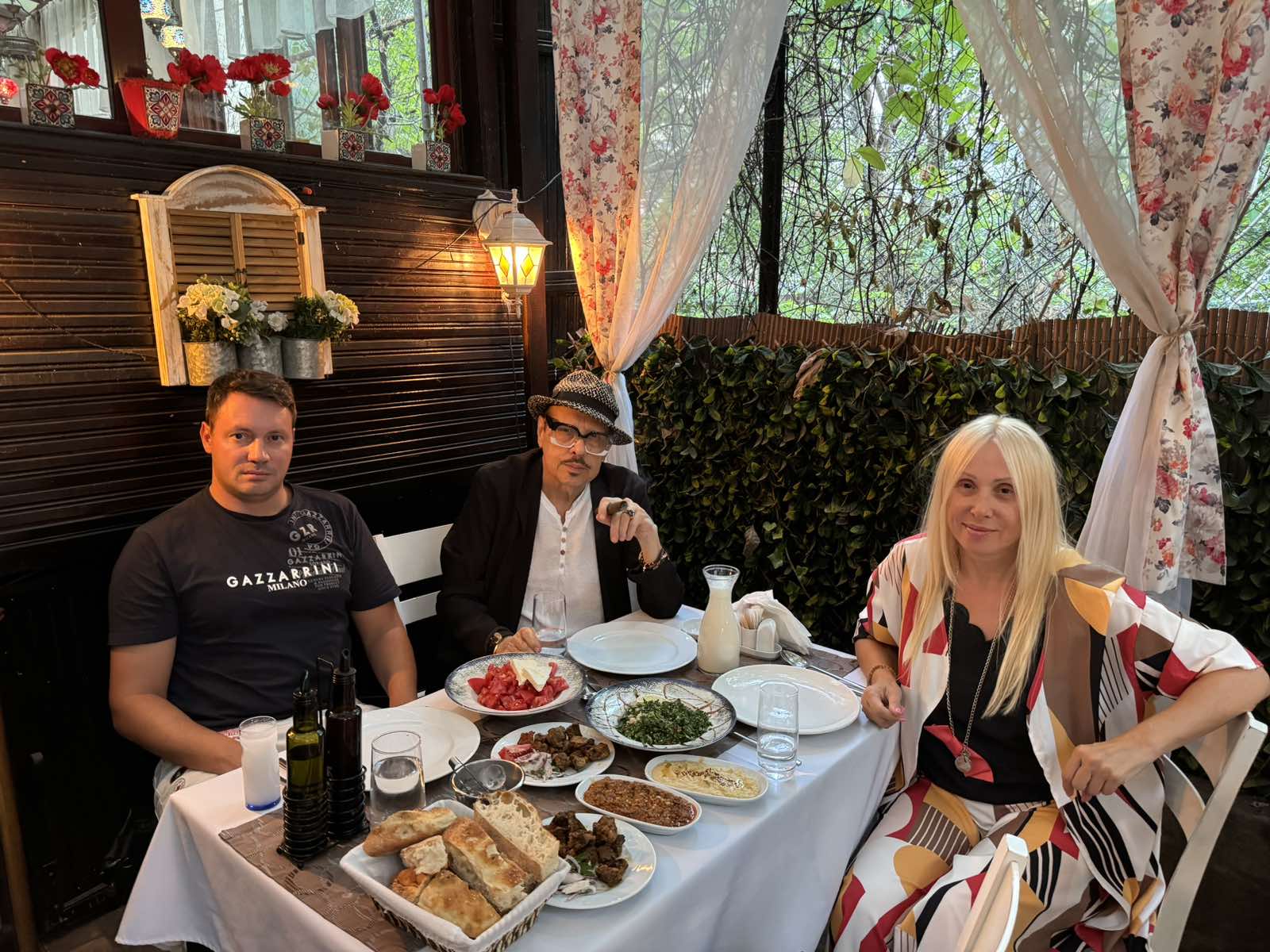 агент Тенев семейство