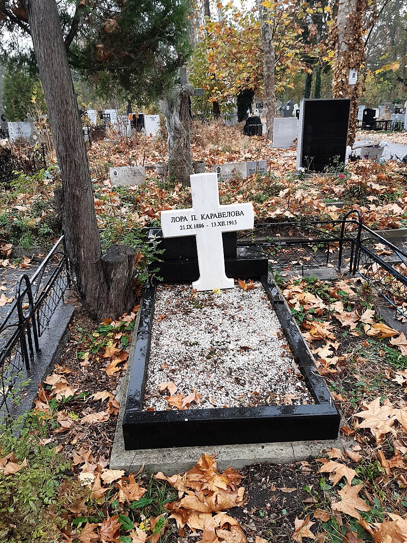 Лора Каравелова гроб