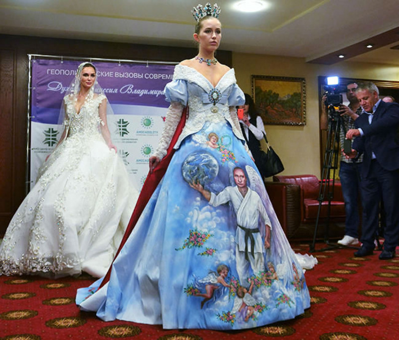 сватбена рокля с лика на Путин