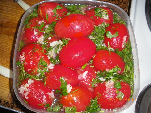 мариновани пълнени домати
