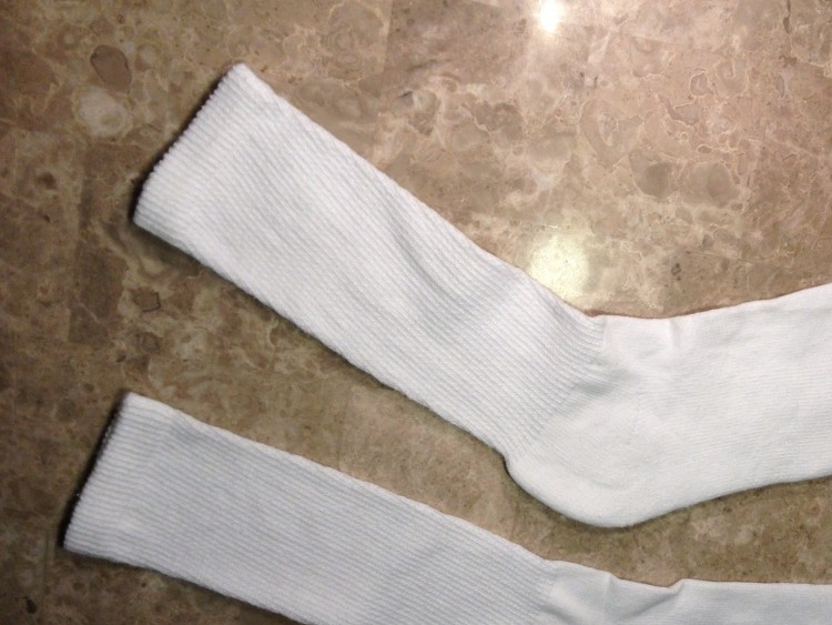 бели чорапи