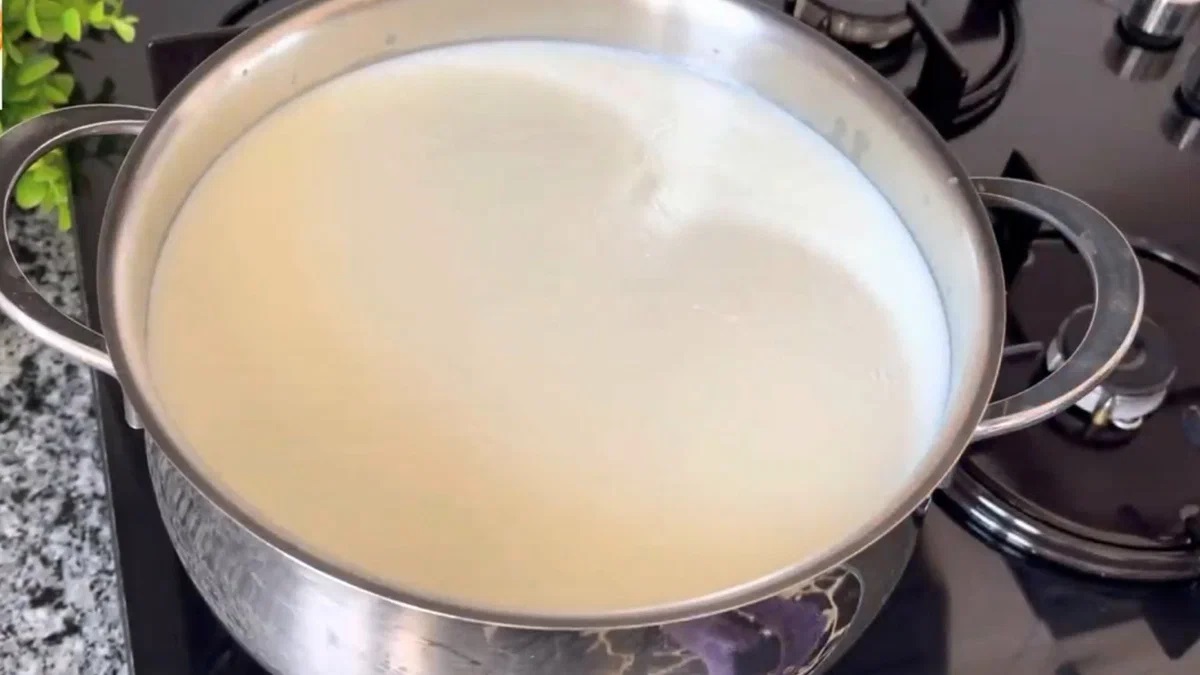  мляко в тенджера 