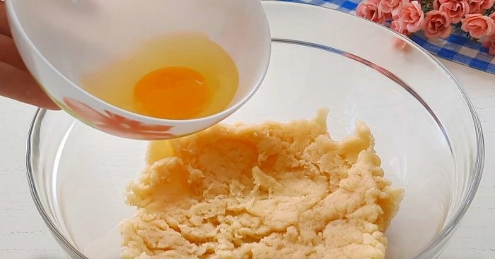 яйца в тестото